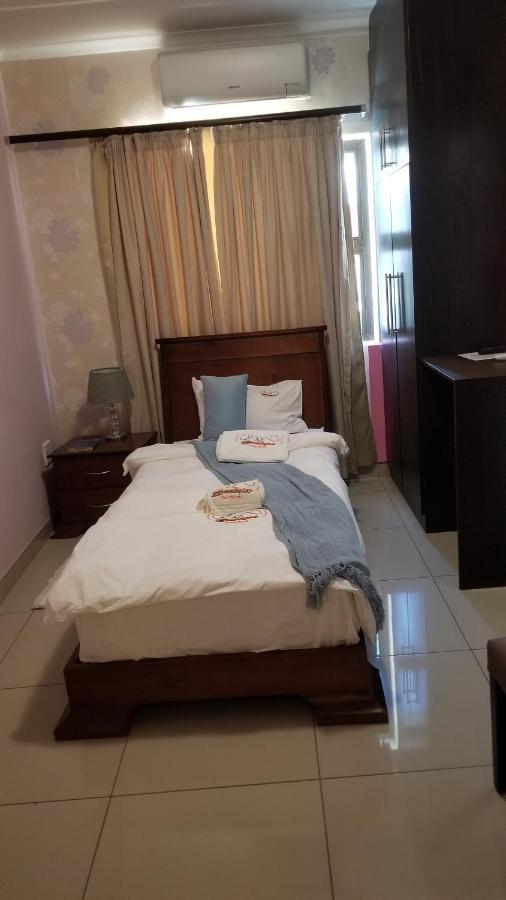 A-Z Boutique Guesthouse Windhoek Bagian luar foto