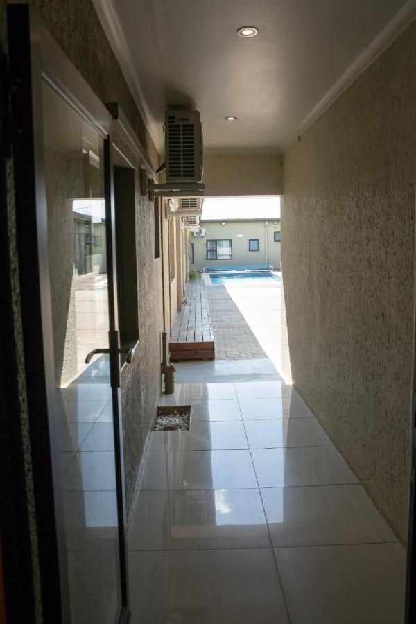 A-Z Boutique Guesthouse Windhoek Bagian luar foto
