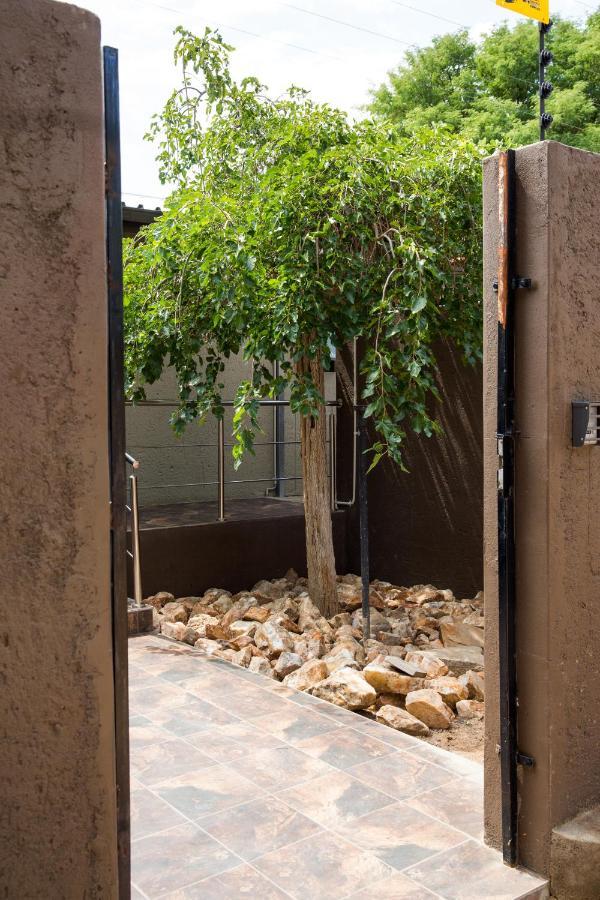 A-Z Boutique Guesthouse Windhoek Bagian luar foto