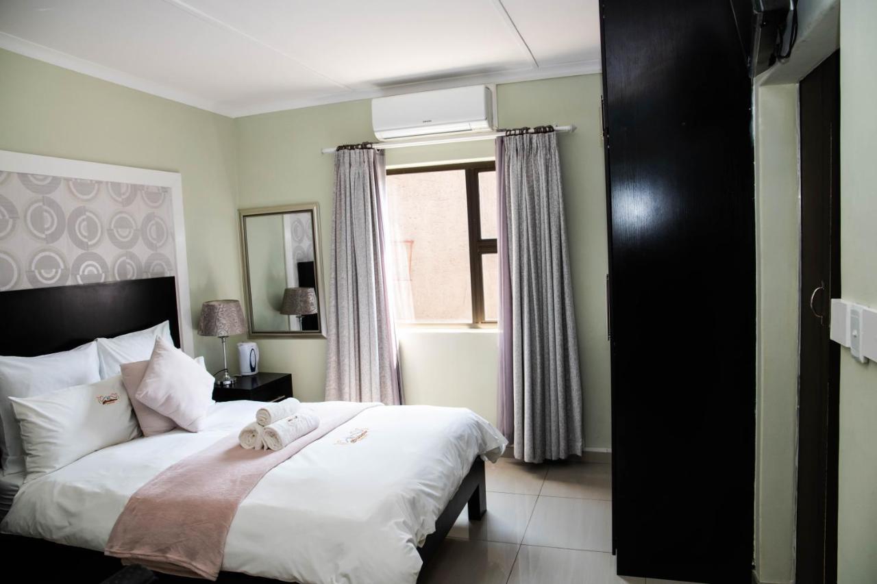 A-Z Boutique Guesthouse Windhoek Bagian luar foto