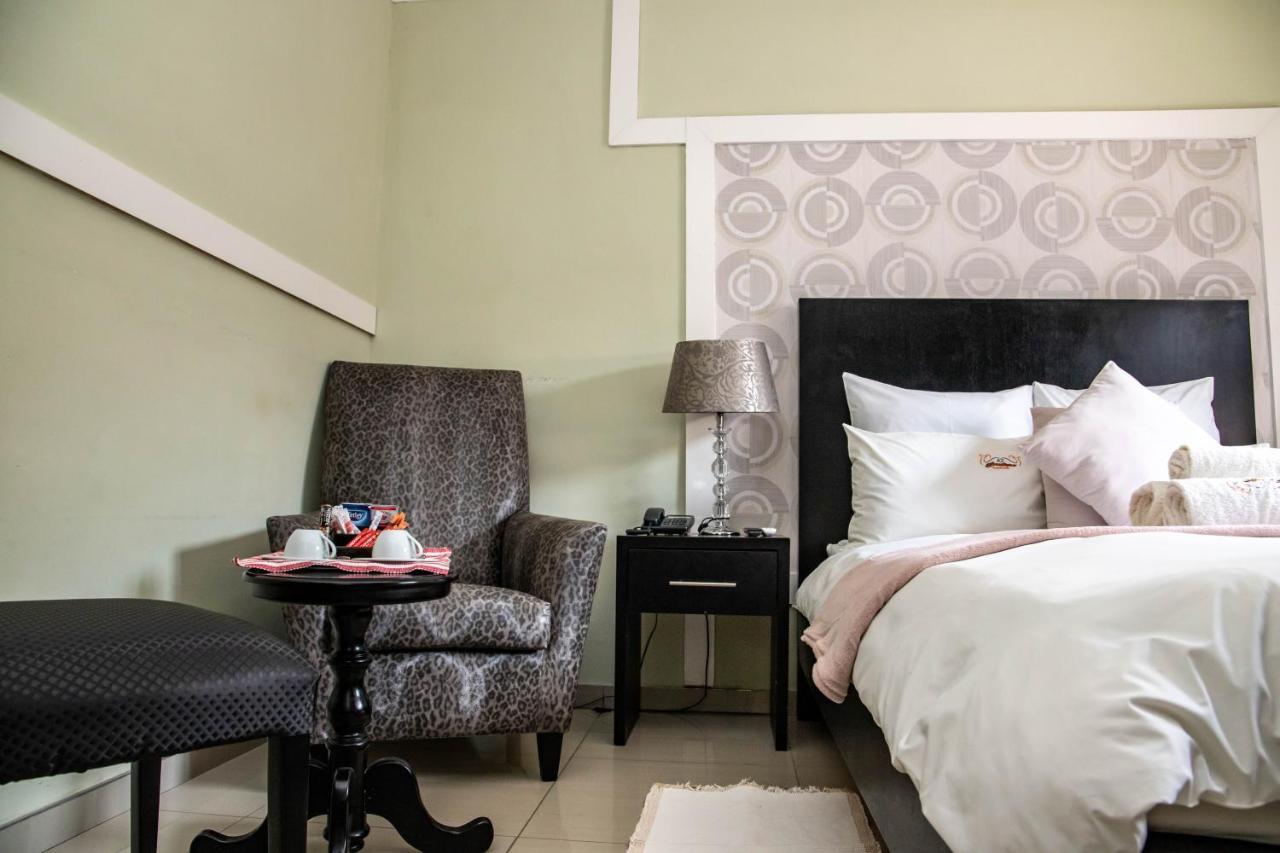 A-Z Boutique Guesthouse Windhoek Bagian luar foto