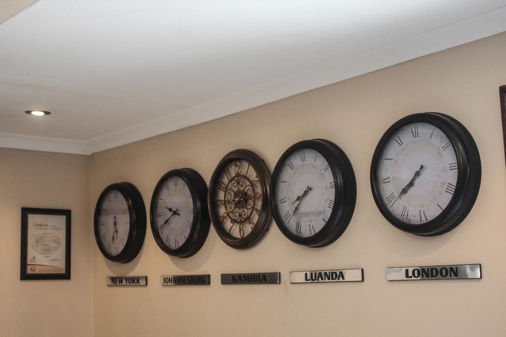 A-Z Boutique Guesthouse Windhoek Bagian luar foto