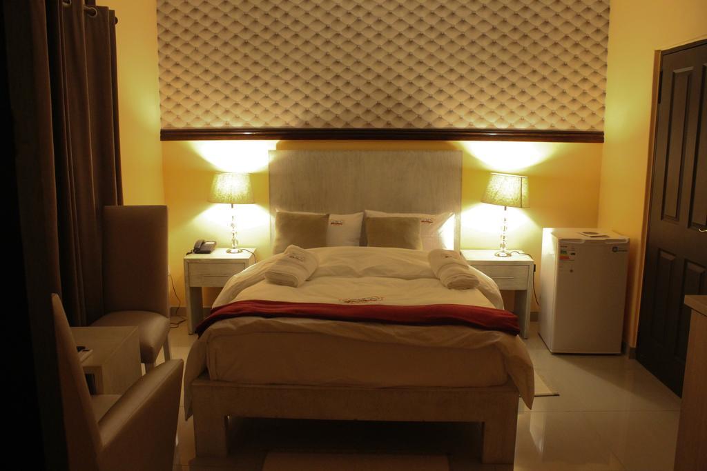 A-Z Boutique Guesthouse Windhoek Bagian luar foto