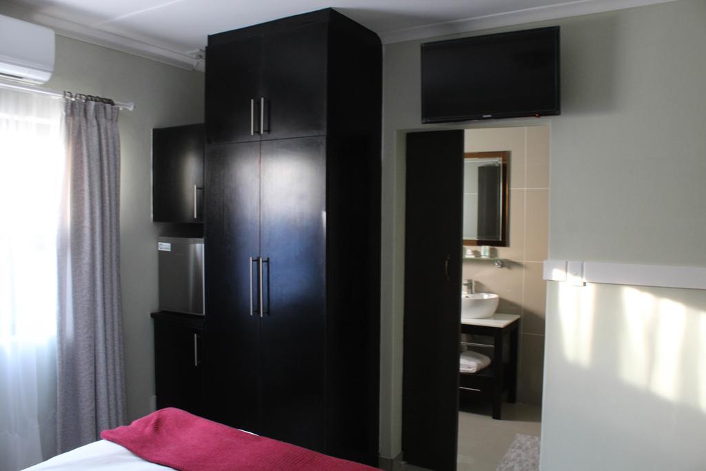 A-Z Boutique Guesthouse Windhoek Bagian luar foto