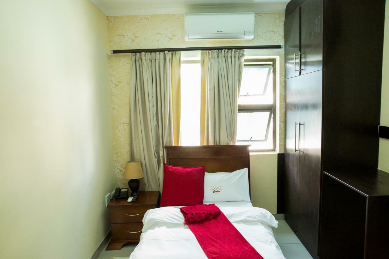 A-Z Boutique Guesthouse Windhoek Bagian luar foto