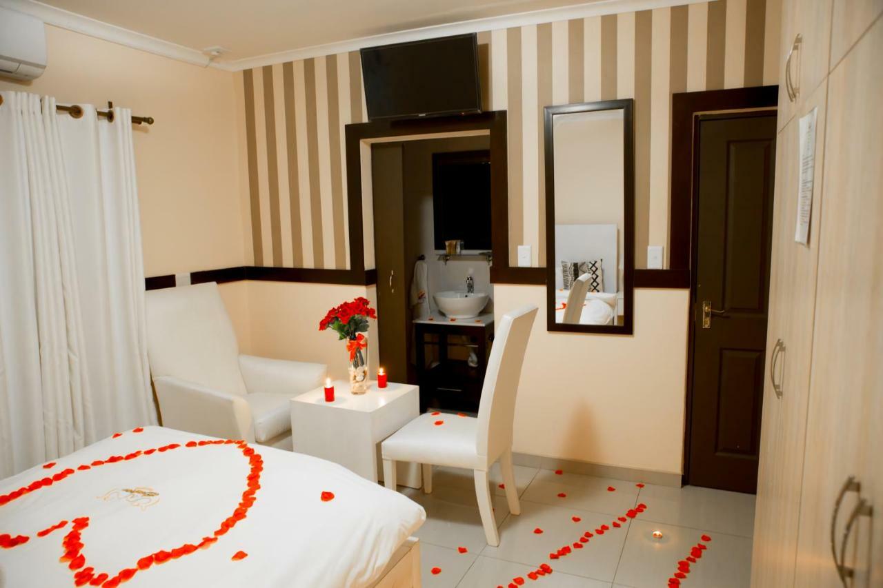 A-Z Boutique Guesthouse Windhoek Bagian luar foto