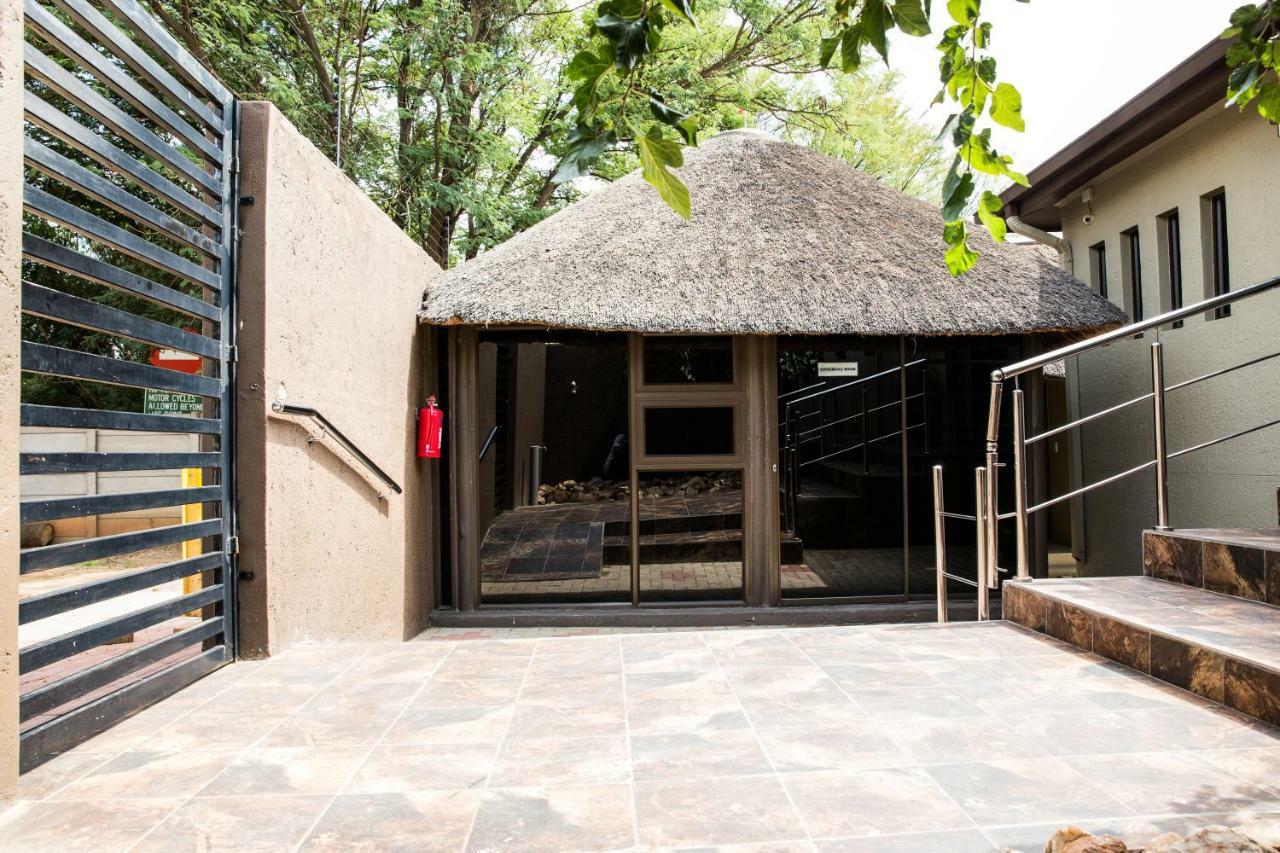A-Z Boutique Guesthouse Windhoek Bagian luar foto