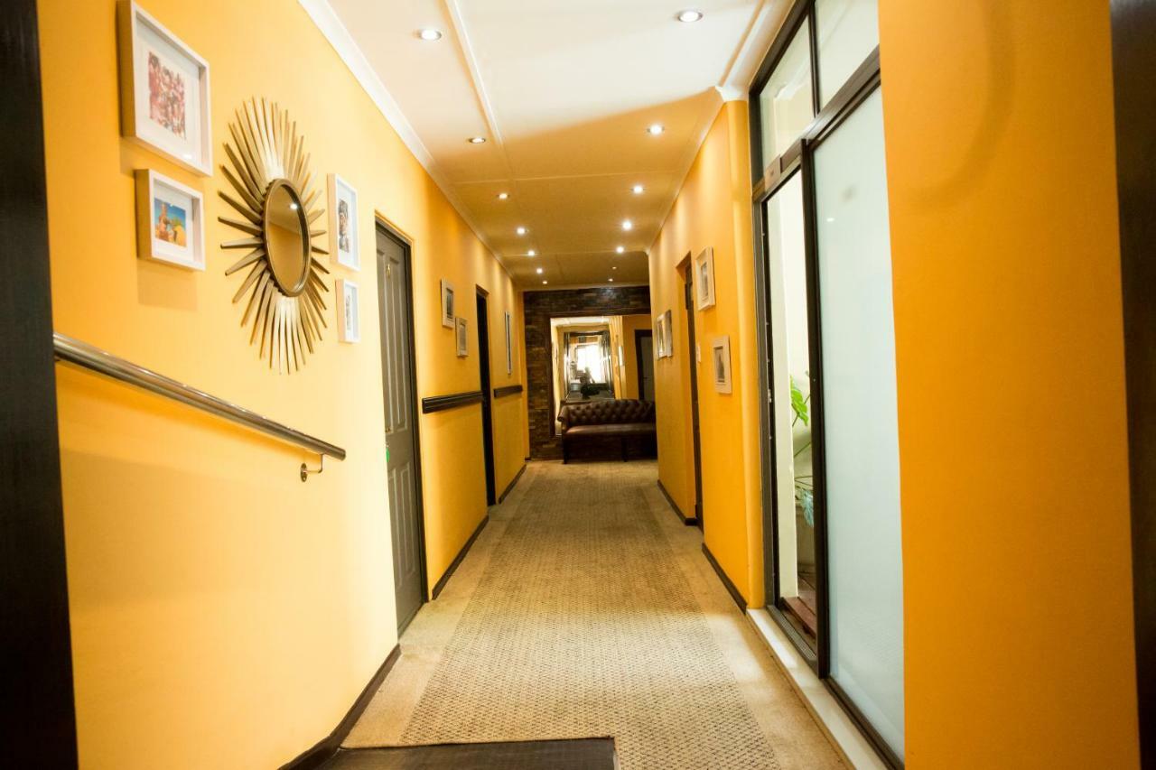 A-Z Boutique Guesthouse Windhoek Bagian luar foto