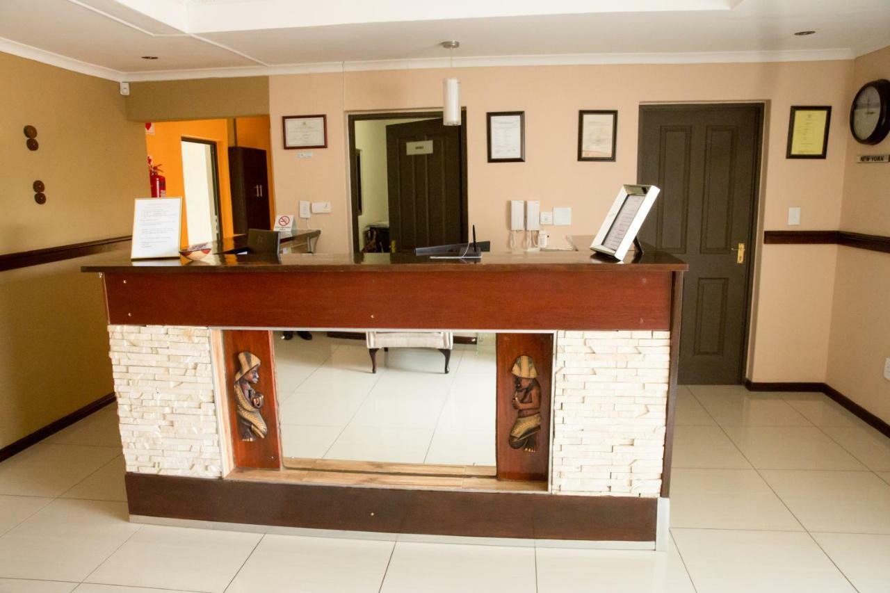 A-Z Boutique Guesthouse Windhoek Bagian luar foto