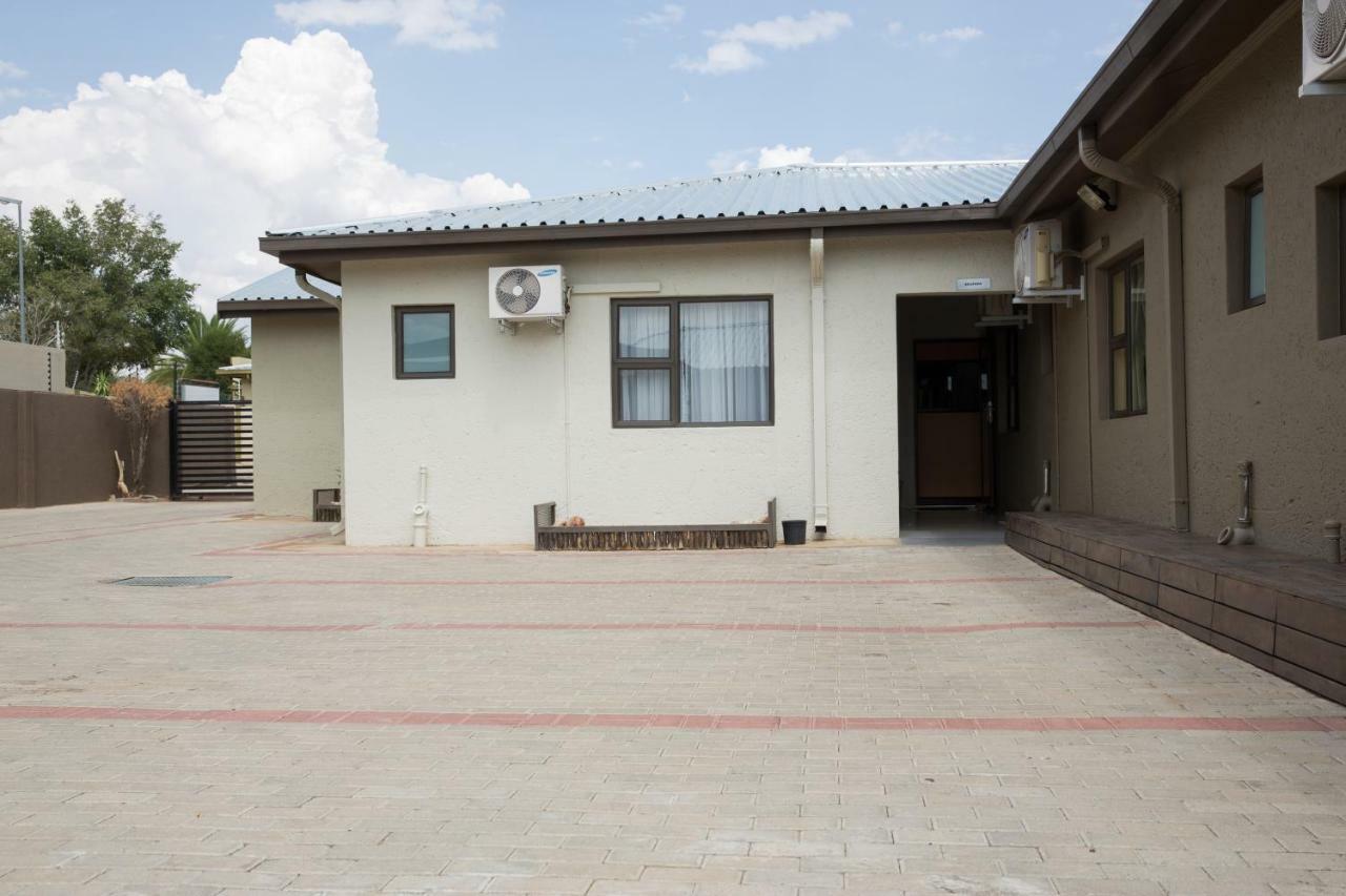 A-Z Boutique Guesthouse Windhoek Bagian luar foto